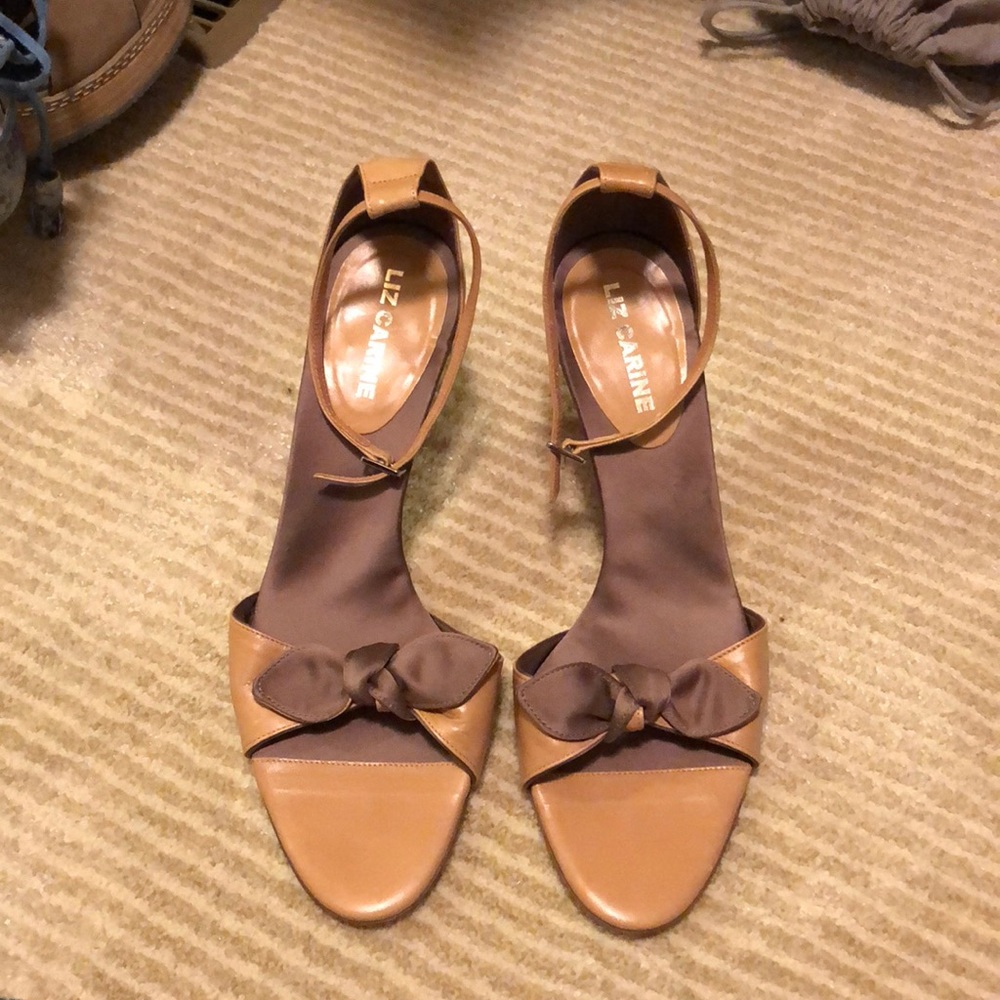 Liz Carine pumps